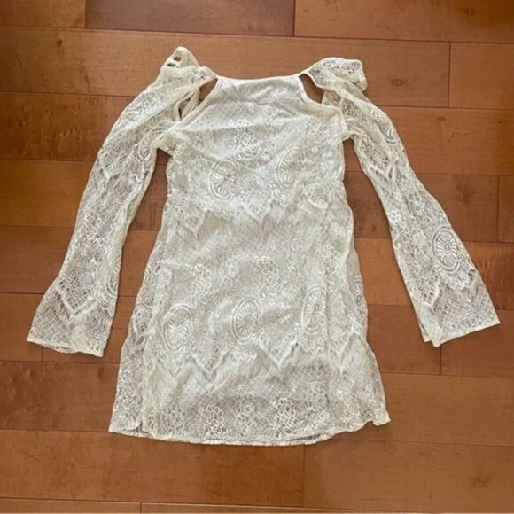 Urban Outfitters Lucca Couture Lace Bell-Sleeve Dress - Picture 3 of 10